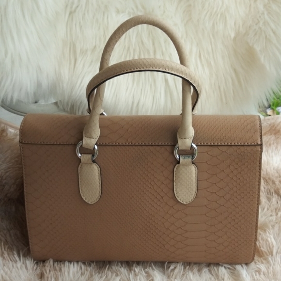 GUESS Handbag - Picture 3 of 8